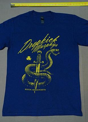 Плечи 42 см gildan size s темная футболка змея и кинжал группы dropkick murphys