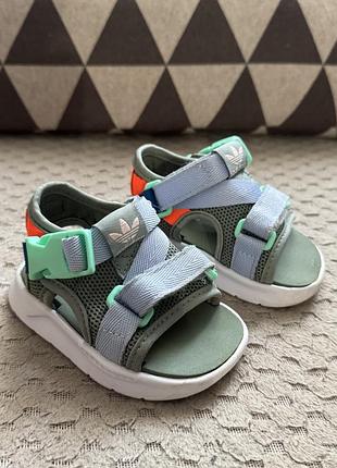 Босоніжки adidas 19 розмір