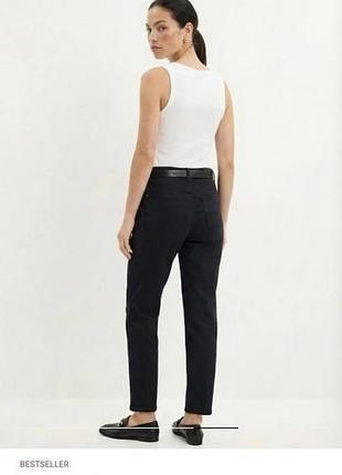 Черные джинсы mom-slim