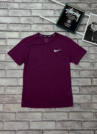 Спортивна футболка nike dri fit