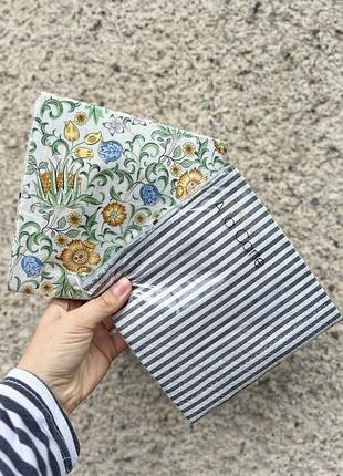 Floral & stripes napkins 🪴 — стильні тришарові серветки з квітковим та смугастим дизайном, якісні й екологічні для свят і декору.