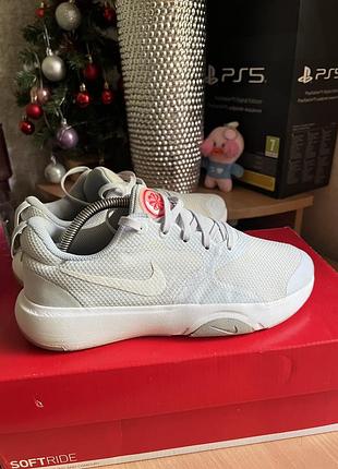 Кросівки жіночі nike 39