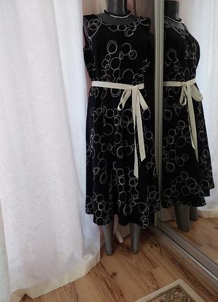 Красивое с пояском и вышивкой платье 👗