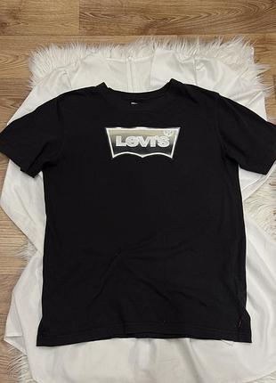 Футболка жіноча бренду levi’s чорного кольору