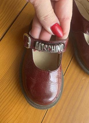 Лаковані туфлі moschino 5