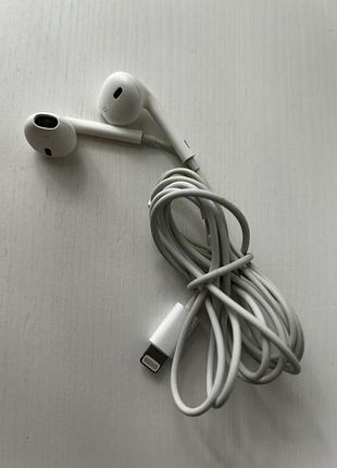 Apple earpods with lightning