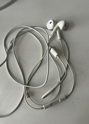 Apple earpods with lightning