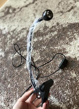 Це гнучка лампа на прищіпці з usb-підключенням.