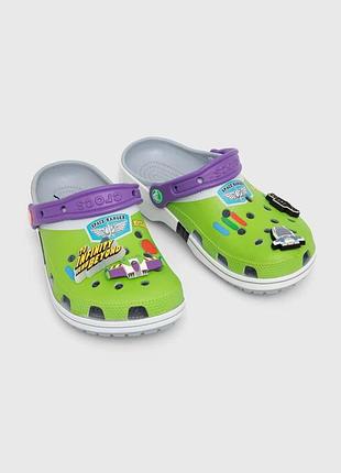 Urbanshop com ua шлепанцы crocs toy story buzz classic clog цвет зеленый 209545 размеры запитуйте