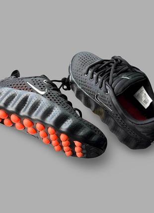 Nike mind 002 black hyper crimson 2