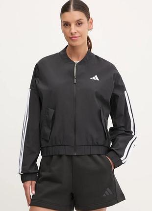Urbanshop com ua куртка-бомбер adidas essentials женский цвет черный переходная oversize jd5317 размеры запиту