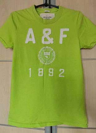 Яркая зеленая футболка от американского бренда abercrombie &amp; fitch