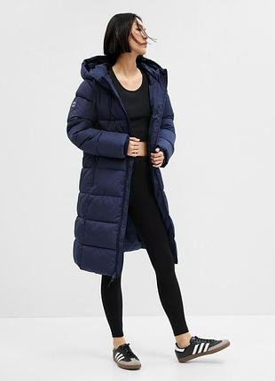 Пальто maxi logo puffer shine coat 724329-00 gap l темно-синее 724329-00