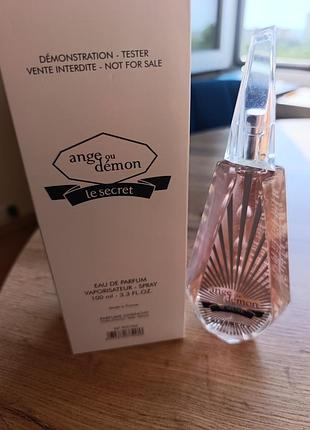 Парфюмированная вода для женщин angel ou demon le secret