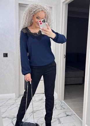 Нарядный брючный костюм женский с блузой и кружевом зеленый классический костюм двойка женский с брюками 42/46, темно-синий