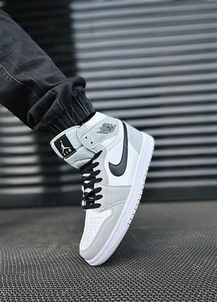 Мужские кроссовки найк аир джордан nike air jordan retro 1 mid - light smoke grey 41