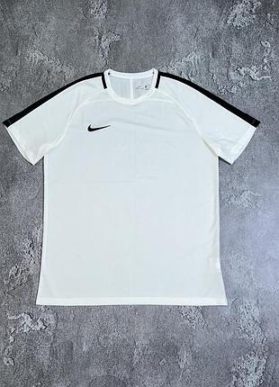 Спортивна футболка nike l розмір оригінал ідеальний стан