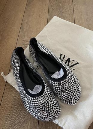 Нове взуття zara