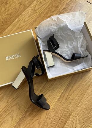 Шкіряні босоніжки michael kors
