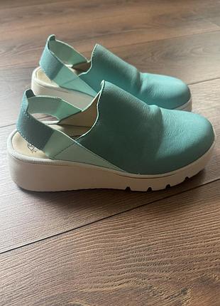 Босоніжки fly london
