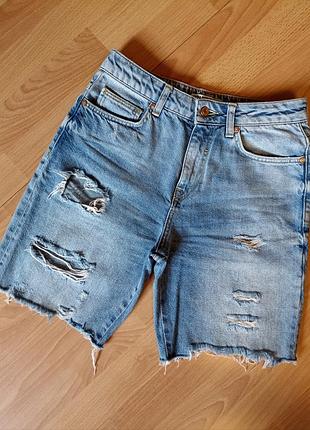 Джинсові шорти,бермуди,з фабричними  рваностями, zara