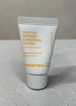 Сонцезахисний крем лосьйон для обличчя та тіла innisfree daily uv defense sunscreen lotion spf50+ pa++++, обʼєм 10 мл