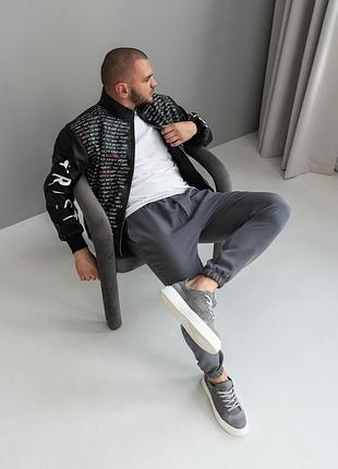 Шкіряна куртка чоловіча екошкіра чорного кольору з принцом