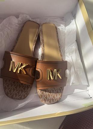 Шльопанці  босоніжки mishael kors 10 м розмір