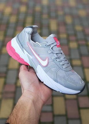 Жіночі літні кросівки nike v2k run сірі з рожевим круті весняні кросівки найк в2к рун для дівчини 40(25.5см)