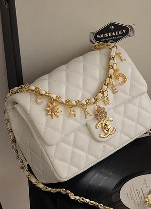 Жіноча сумка mini lambskin coco charms rectangular classic flap bag в кольорах біла, брендова сумка, крос боді