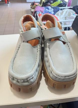 Босоніжки шкіряні mag creative footwear 39 р