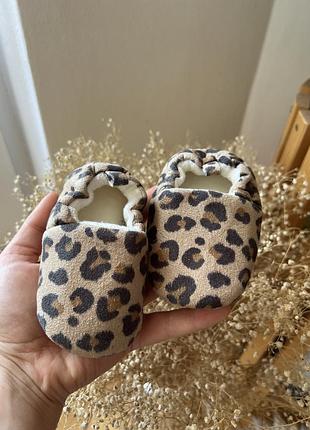 H&m baby shoes 🍼 — м’які дитячі черевички з леопардовим принтом, стильні та комфортні для малюків.