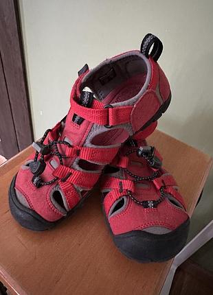 Червоні сандалі keen 33 розмір, 22 см