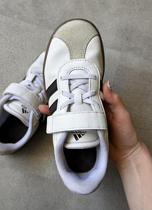 Adidas кросівки на дівчинку 34 по бірці