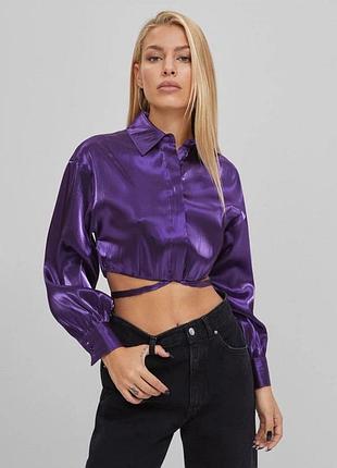 Атласный топ от bershka фиолетового цвета.
