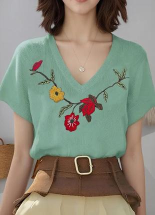 Нежная блуза, кофточка с вышивкой и декольте, 68% вискоза, р. 2xl, наш 50-56
