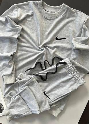 Сірий чоловічий спортивний костюм зі світшотом nike костюм світшот-кофта та штани на манжеті на весну