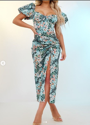 Платье prettylittlething