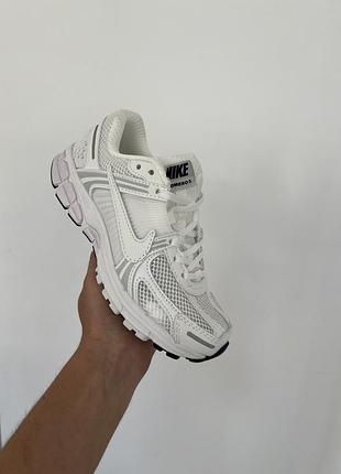 Женские кроссовки найк вомеро nike vomero 5 white белый 37