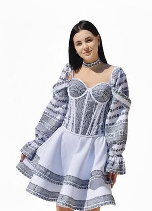 Корсет чорний на білій основі, біла окантовка. рукави, дві пари бретель і чокер. l, чашка f