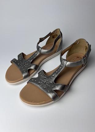 Босоніжки шкіряні жіночі clarks натуральна шкіра
