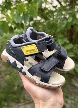 Дуже класні, шкіряні босоніжки, сандалі clarks