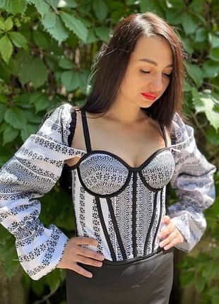 Корсет черный на белой основе. рукава, бретели и чокер. xl, чашка с
