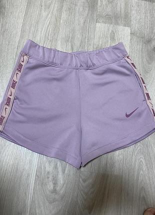 Жіночі шорти nike