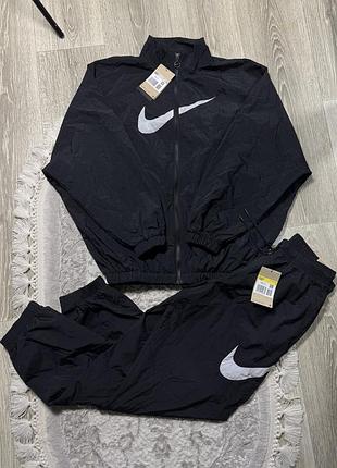 Жіночий костюм nike нейлоновий новий з етикетками