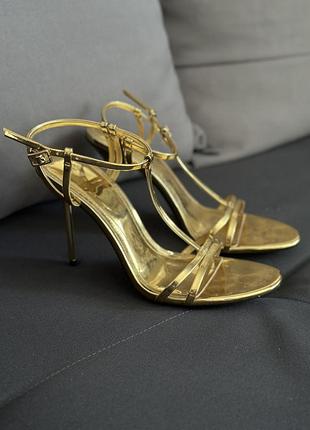 Босоніжки zara