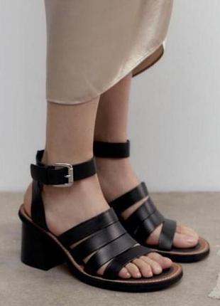 Сандалии zara 38 размер из 100% натуральной кожи с ремешками