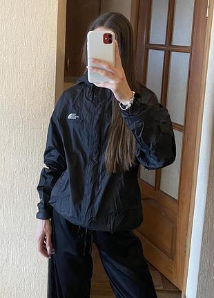Куртка вітрівка дощовик жіноча the north face hyvent 2,5l чорна водонепроникна на утяжках gorpcore outdoor techwear