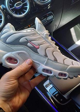 Жіночі літні кросівки nike air max plus tn білі з сірим та рожевим круті весняні кросівки найк тн для дівчини 40(25.5см)