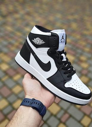 Чоловічі літні кросівки nike air jordan 1 mid високі білі з чорним найк аір джордан чудової якості 45
